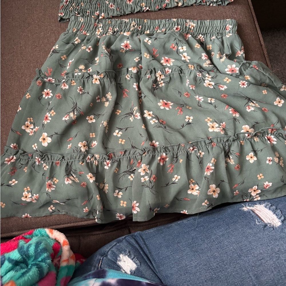 Paper Crane Sage Green Floral Two-Piece Set - Picture 2 of 7